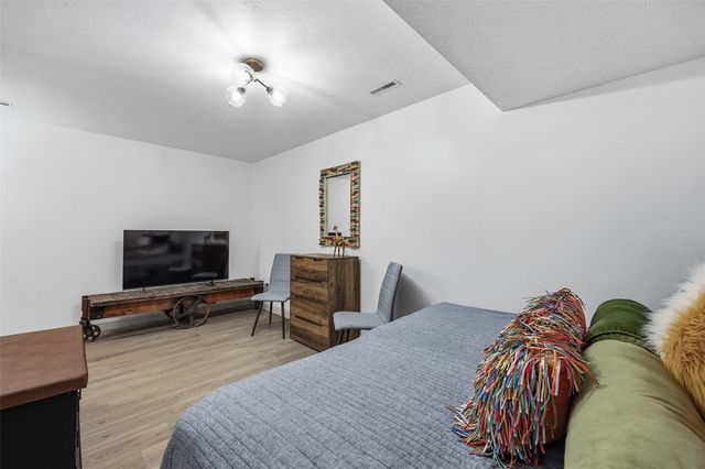 1234 Shannon Dr, Iowa City, IA 52246
