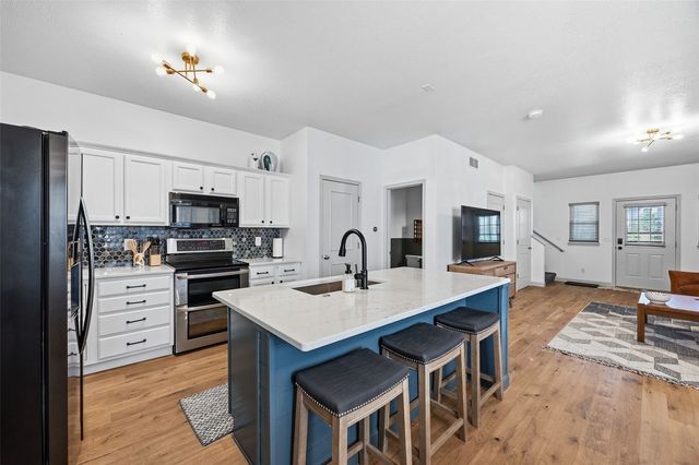 1234 Shannon Dr, Iowa City, IA 52246