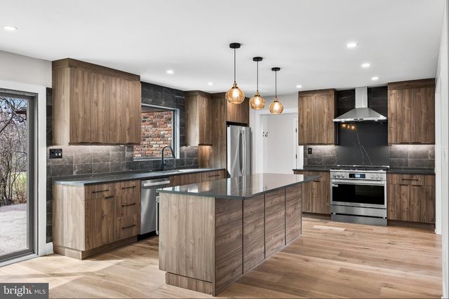 1805 COUNTRY CLUB DR, Cherry Hill, NJ 08003