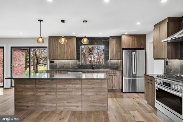 1805 COUNTRY CLUB DR, Cherry Hill, NJ 08003