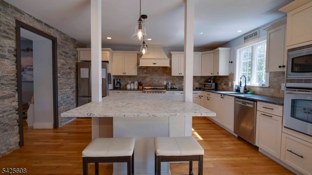 24 Green St, Milford Boro, NJ 08848