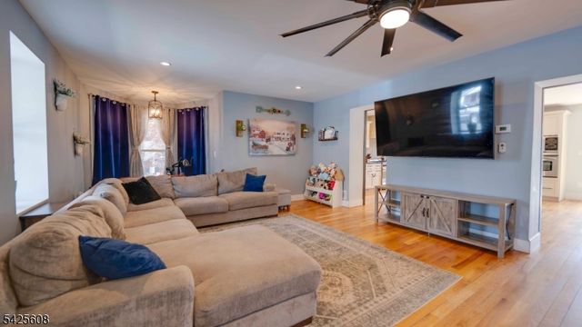 24 Green St, Milford Boro, NJ 08848