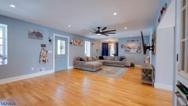 24 Green St, Milford Boro, NJ 08848