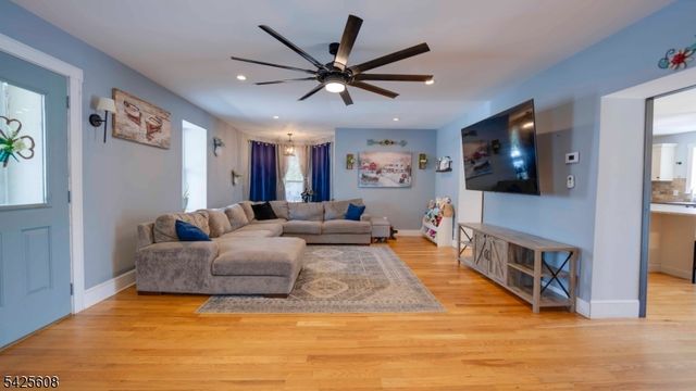 24 Green St, Milford Boro, NJ 08848