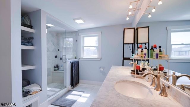 24 Green St, Milford Boro, NJ 08848