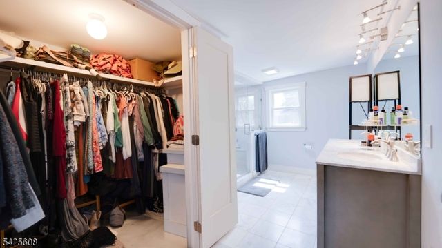 24 Green St, Milford Boro, NJ 08848