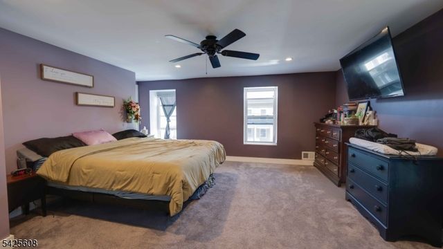 24 Green St, Milford Boro, NJ 08848