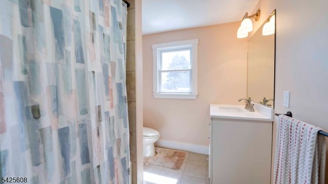 24 Green St, Milford Boro, NJ 08848