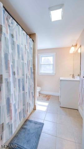 24 Green St, Milford Boro, NJ 08848