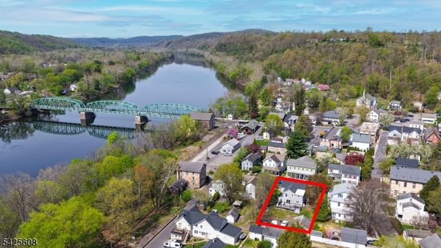 24 Green St, Milford Boro, NJ 08848