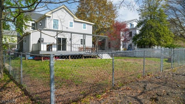 24 Green St, Milford Boro, NJ 08848