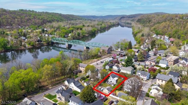 24 Green St, Milford Boro, NJ 08848