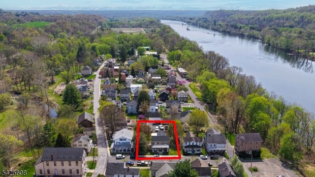 24 Green St, Milford Boro, NJ 08848