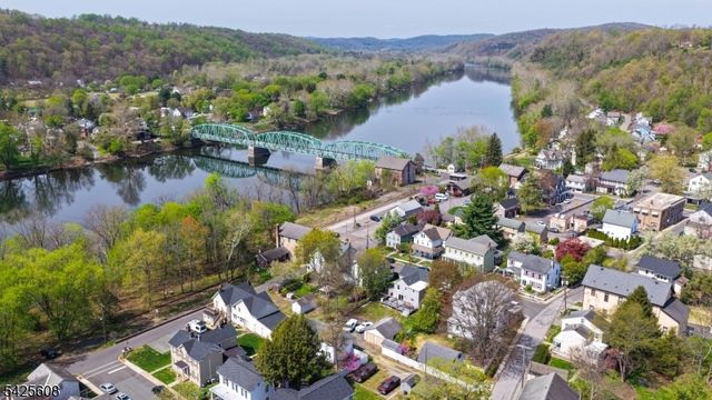 24 Green St, Milford Boro, NJ 08848