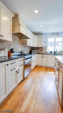 24 Green St, Milford Boro, NJ 08848