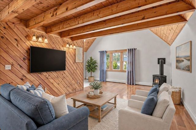 2 Bartlett Ave, Duxbury, MA 02332