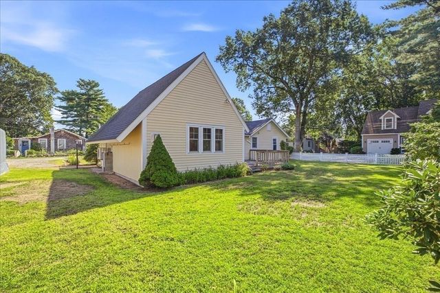 2 Bartlett Ave, Duxbury, MA 02332