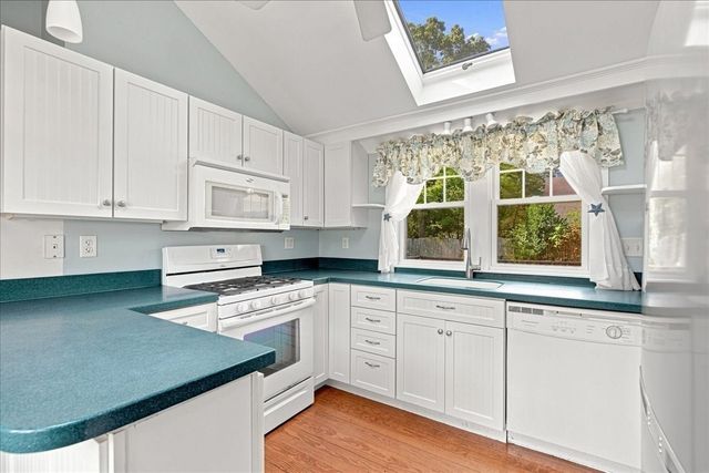2 Bartlett Ave, Duxbury, MA 02332