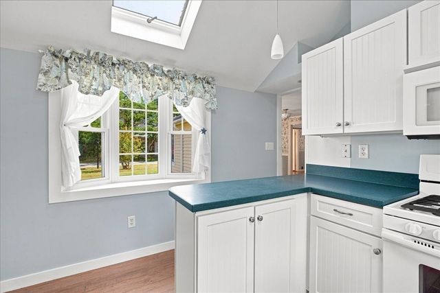 2 Bartlett Ave, Duxbury, MA 02332