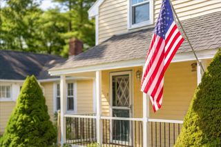 2 Bartlett Ave, Duxbury, MA 02332