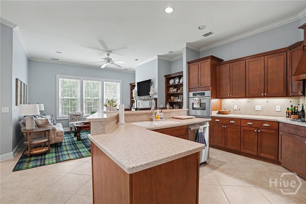 Image 10 of property listing at 5 Waterford Lane, Savannah, GA 31411