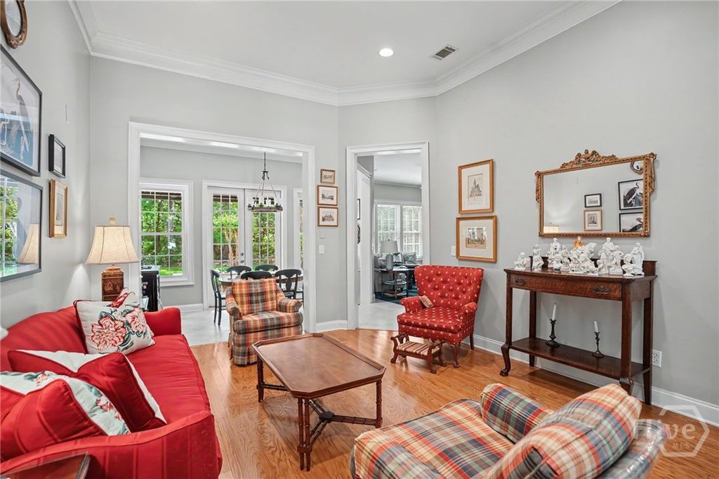 Image 5 of property listing at 5 Waterford Lane, Savannah, GA 31411