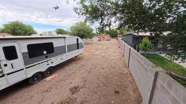 2426 Dora Avenue NW, Albuquerque, NM 87104
