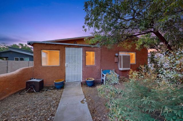 2426 Dora Avenue NW, Albuquerque, NM 87104