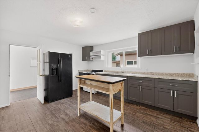 2426 Dora Avenue NW, Albuquerque, NM 87104