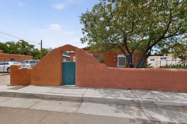 2426 Dora Avenue NW, Albuquerque, NM 87104