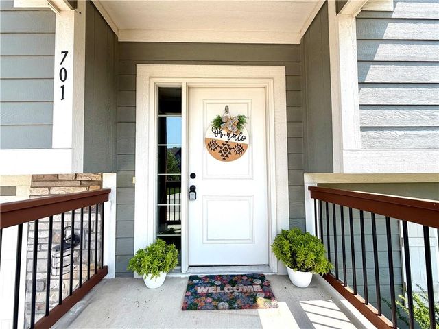 701 SE Juniper Drive, Blue Springs, MO 64014