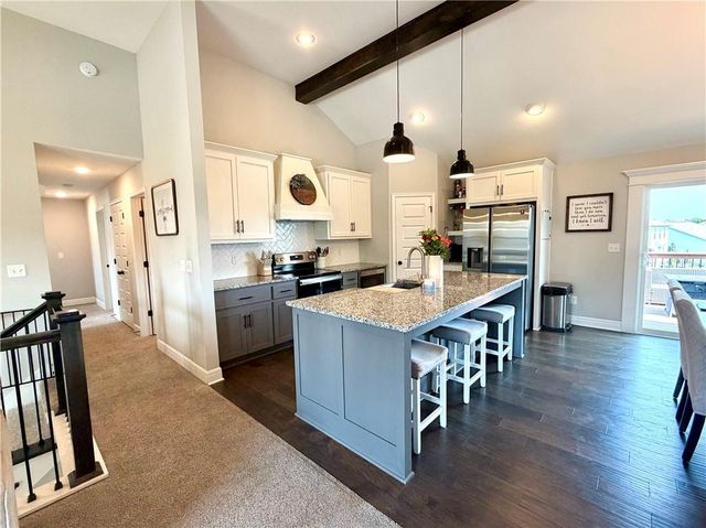 701 SE Juniper Drive, Blue Springs, MO 64014