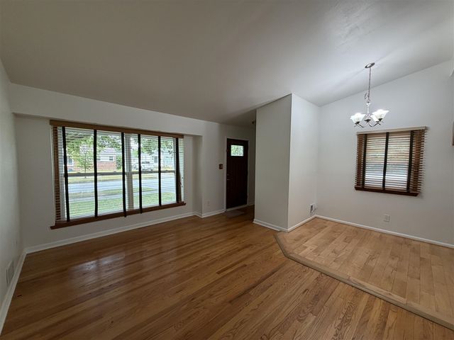29671 Macintyre Street, Livonia, MI 48150