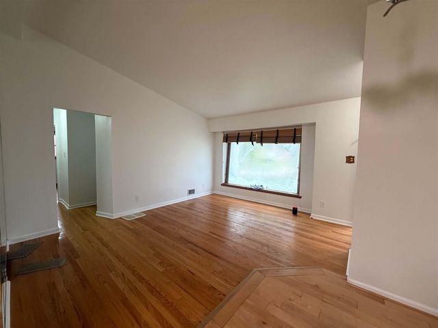 29671 Macintyre Street, Livonia, MI 48150