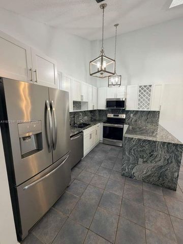 1350 Periwinkle Pl, Wellington, FL 33414