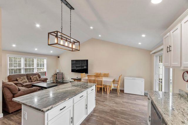 30 2nd St, Worcester, MA 01605