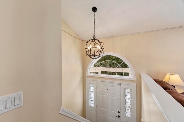 30 2nd St, Worcester, MA 01605