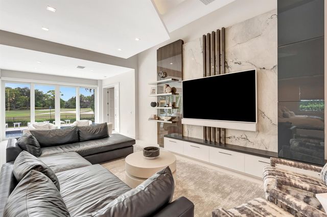 124 Golf Village Boulevard, Jupiter, FL 33458