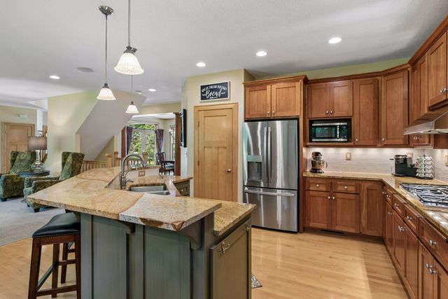 2866 Timberview Trail, Chaska, MN 55318