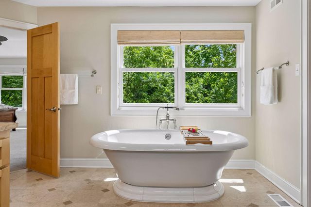 2866 Timberview Trail, Chaska, MN 55318