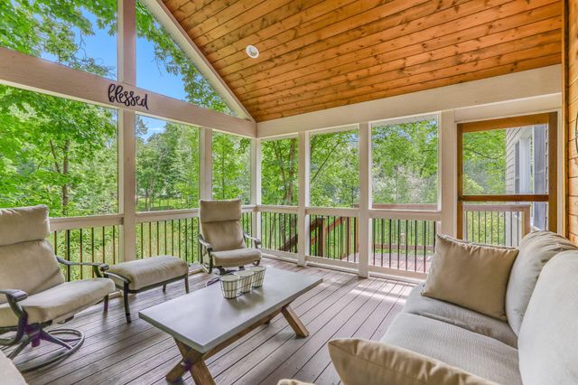 2866 Timberview Trail, Chaska, MN 55318
