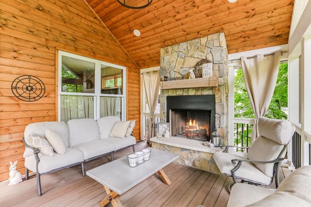 2866 Timberview Trail, Chaska, MN 55318