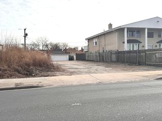 4825 S Central Avenue, Chicago, IL 60638