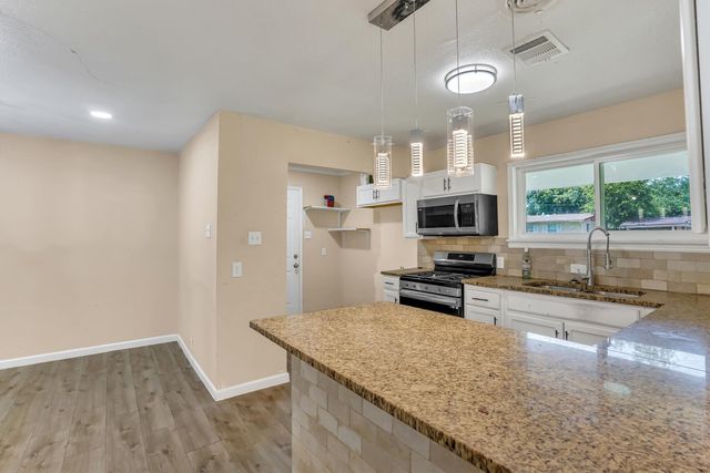 2108 SKYLARK Drive, Arlington, TX 76010