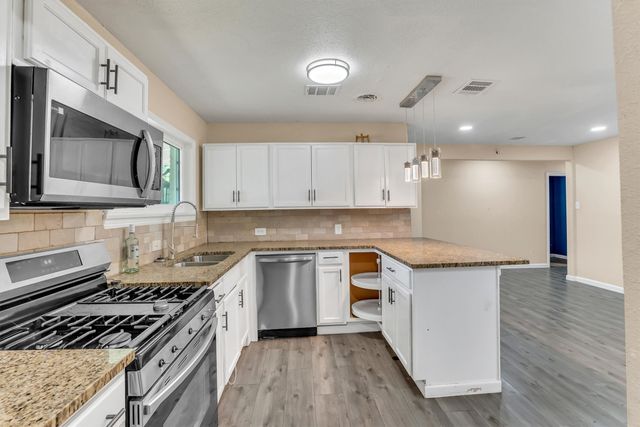 2108 SKYLARK Drive, Arlington, TX 76010