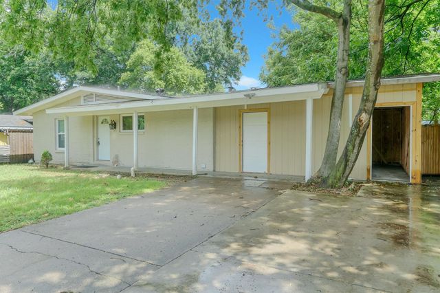 2108 SKYLARK Drive, Arlington, TX 76010