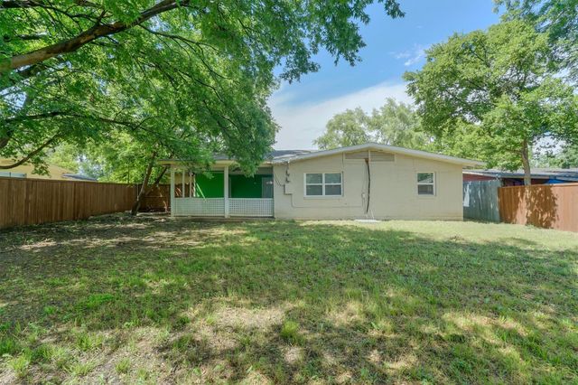 2108 SKYLARK Drive, Arlington, TX 76010