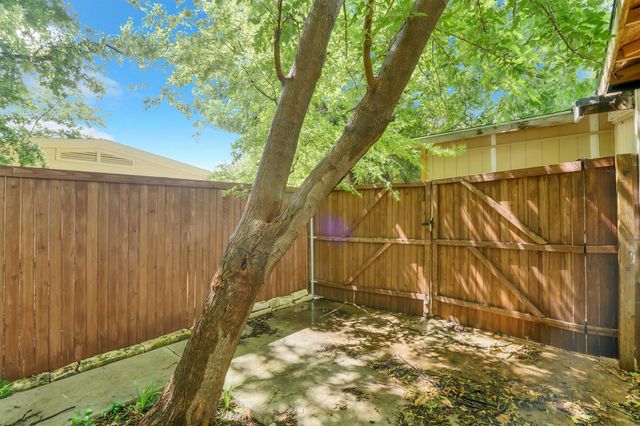 2108 SKYLARK Drive, Arlington, TX 76010
