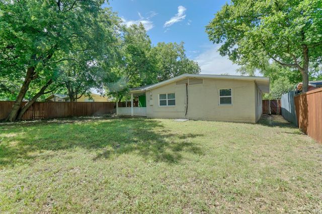 2108 SKYLARK Drive, Arlington, TX 76010