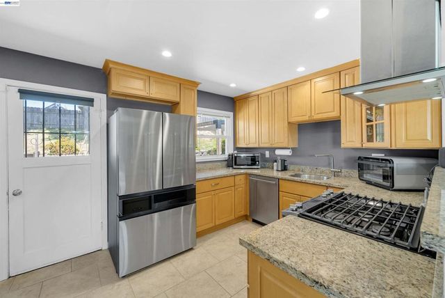 2518 Tara Hills Dr, San Pablo, CA 94806